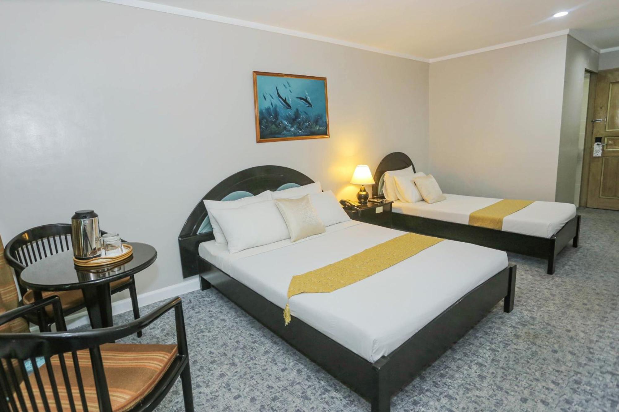 Holiday Plaza Hotel - Cebu Extérieur photo