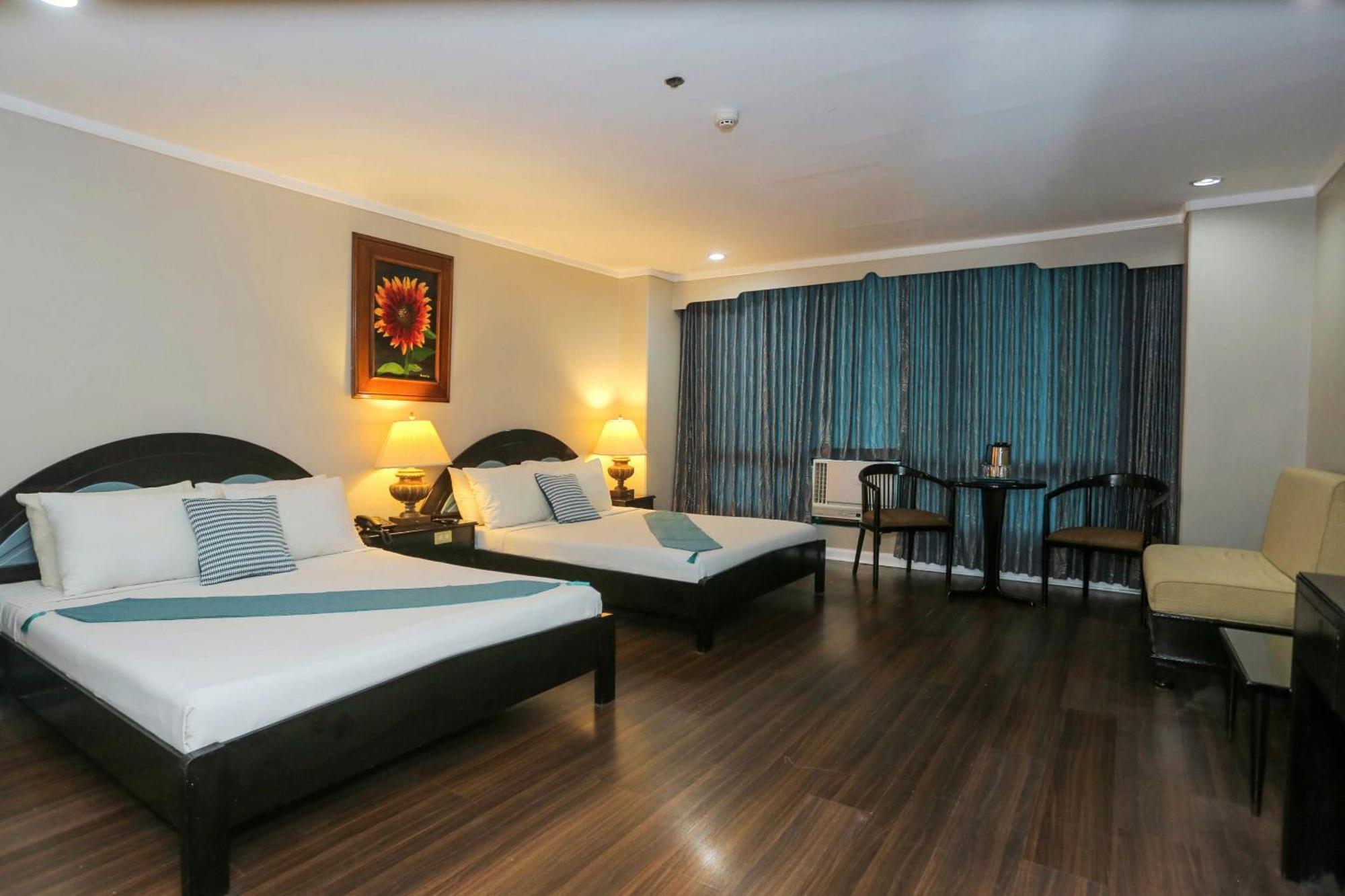 Holiday Plaza Hotel - Cebu Extérieur photo