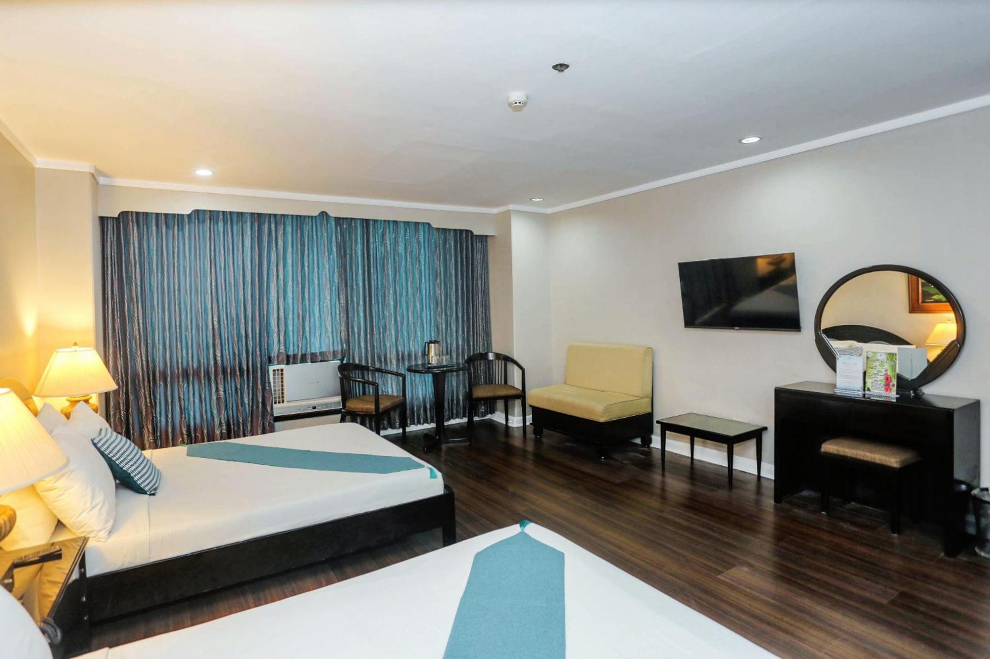 Holiday Plaza Hotel - Cebu Extérieur photo