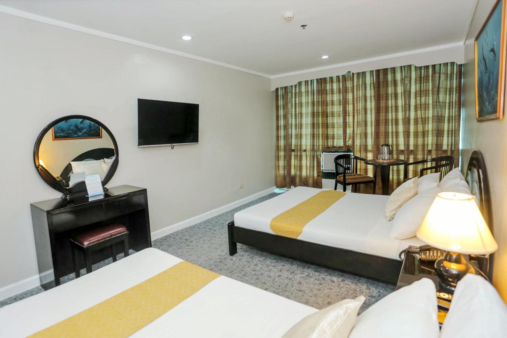 Holiday Plaza Hotel - Cebu Extérieur photo