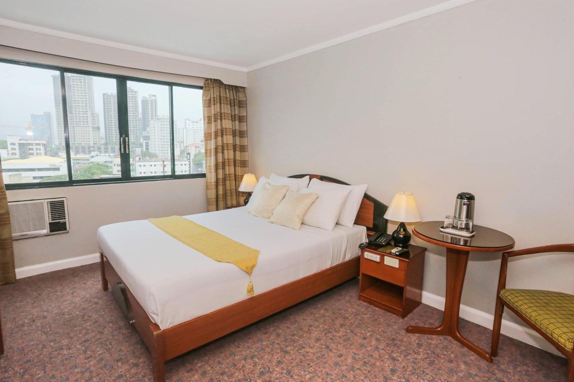 Holiday Plaza Hotel - Cebu Extérieur photo