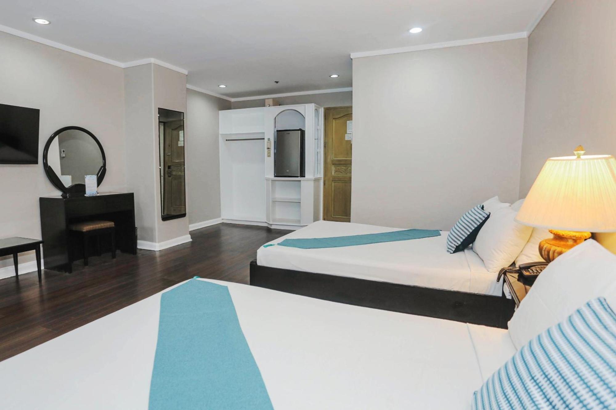 Holiday Plaza Hotel - Cebu Extérieur photo