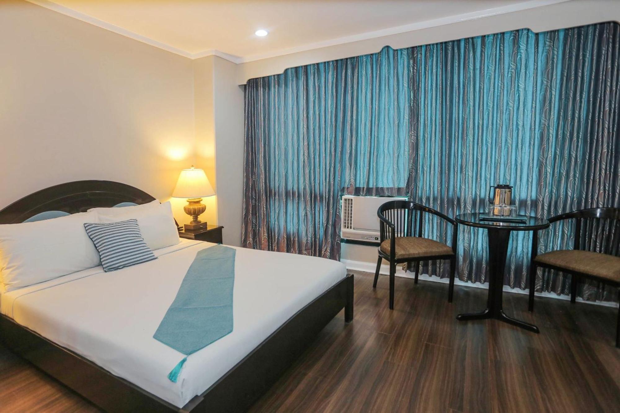 Holiday Plaza Hotel - Cebu Extérieur photo