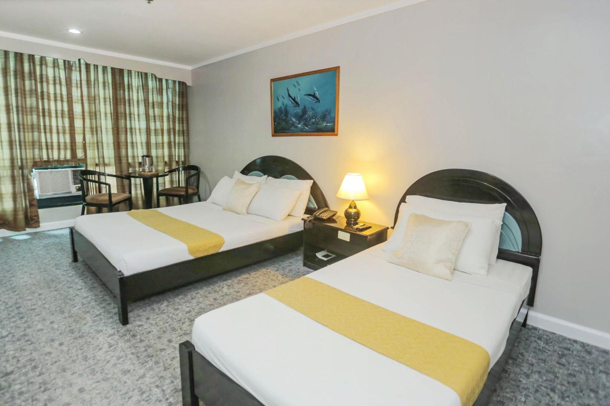 Holiday Plaza Hotel - Cebu Extérieur photo