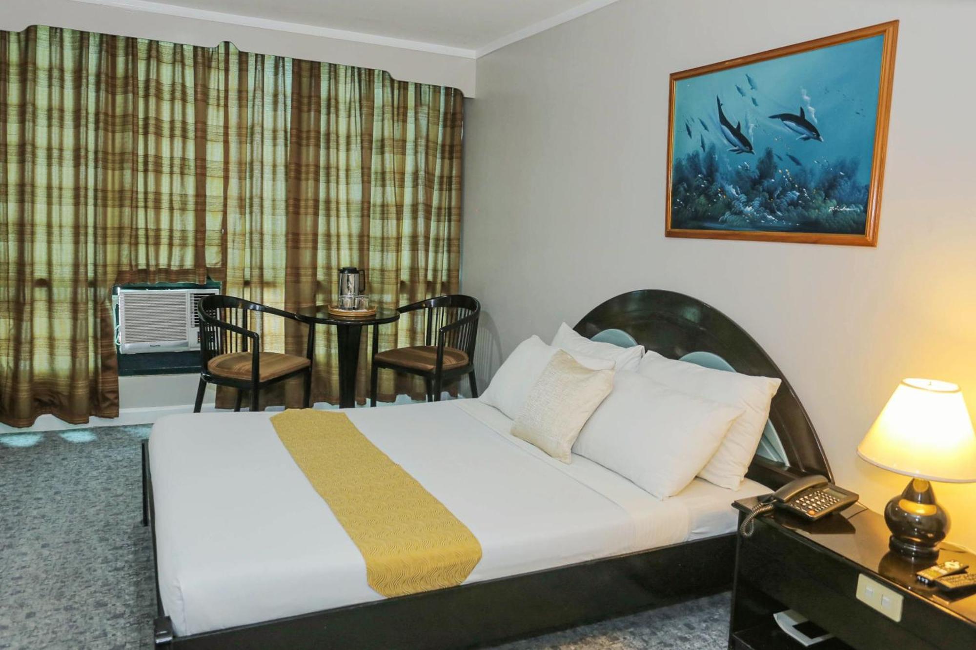 Holiday Plaza Hotel - Cebu Extérieur photo