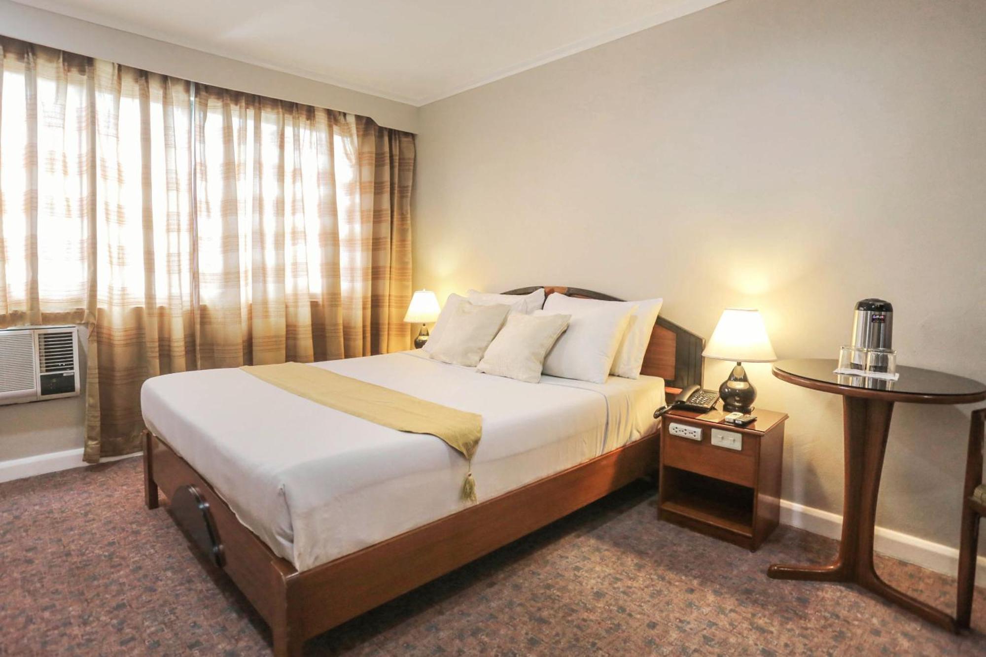 Holiday Plaza Hotel - Cebu Extérieur photo