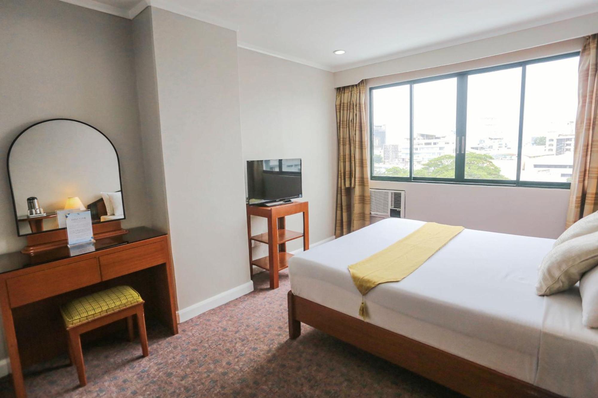 Holiday Plaza Hotel - Cebu Extérieur photo
