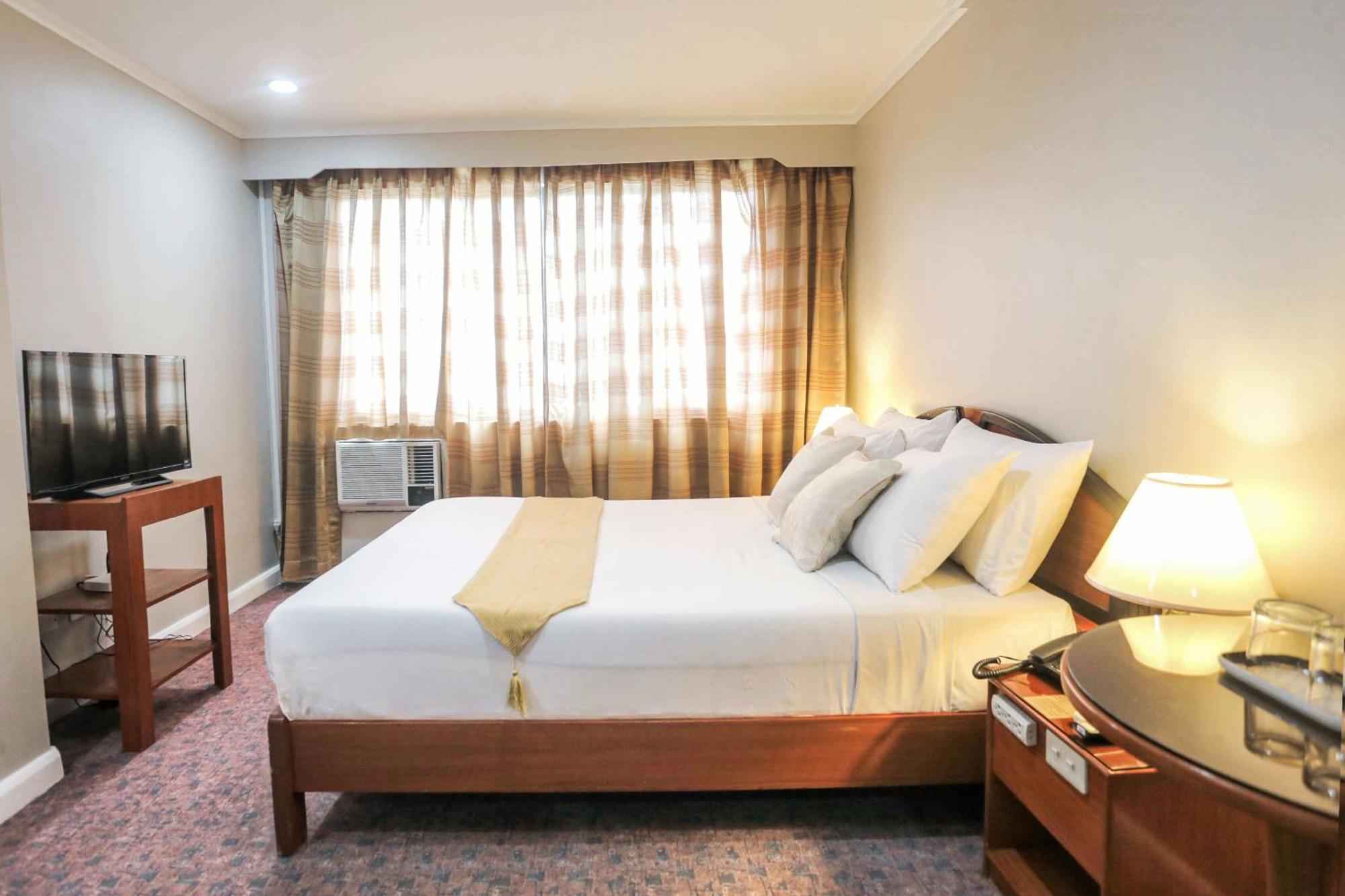Holiday Plaza Hotel - Cebu Extérieur photo