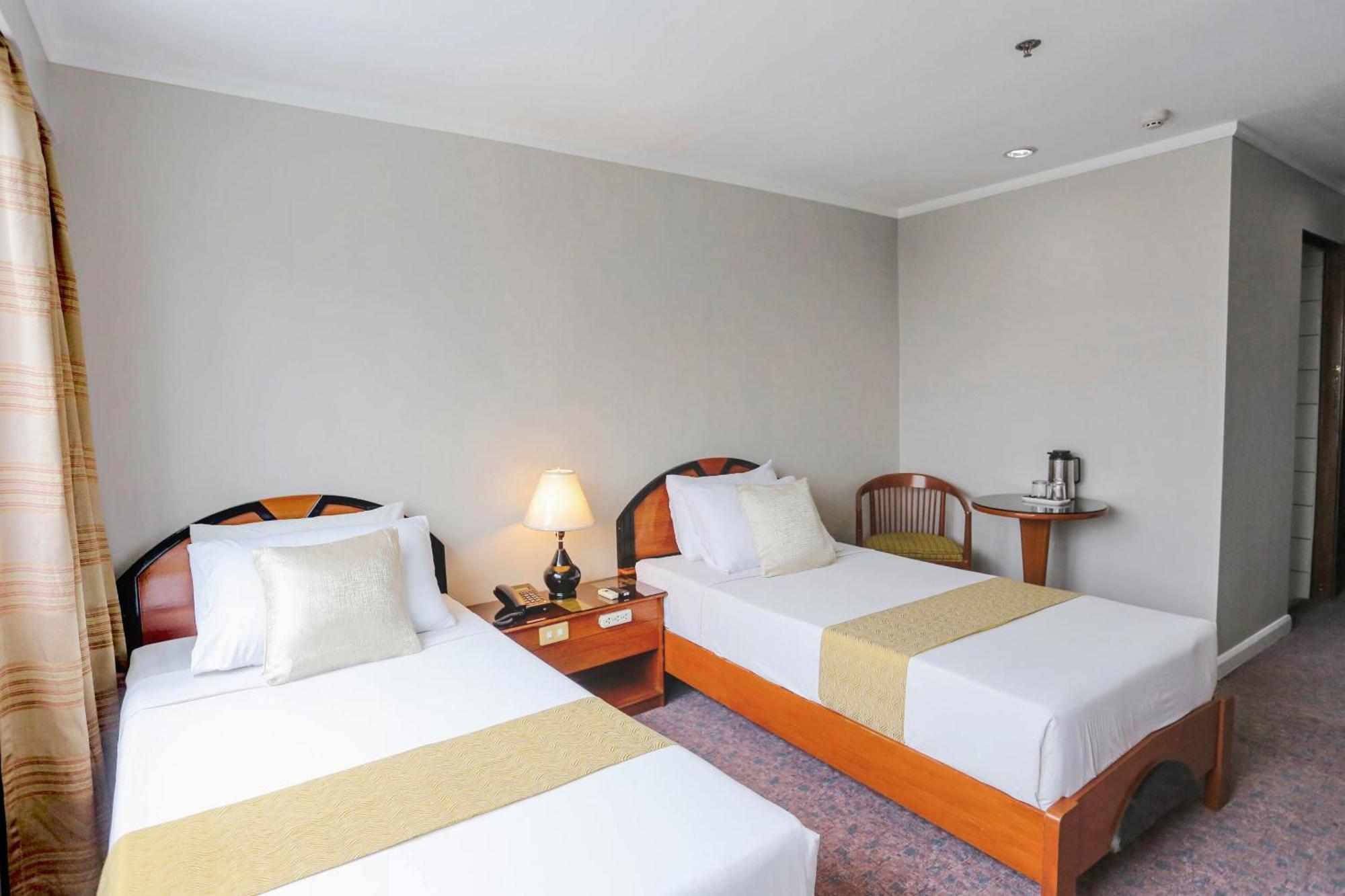 Holiday Plaza Hotel - Cebu Extérieur photo