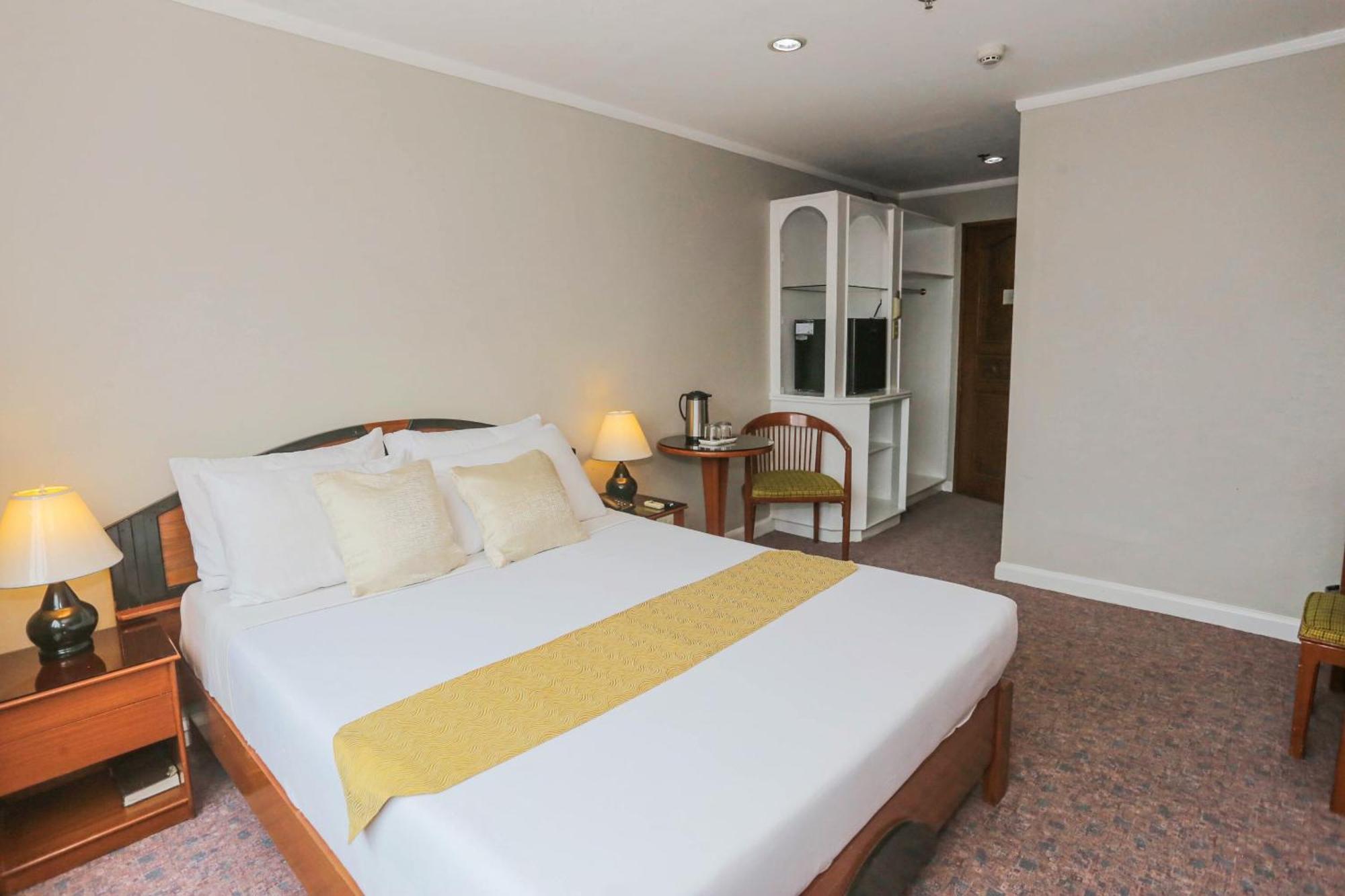 Holiday Plaza Hotel - Cebu Extérieur photo