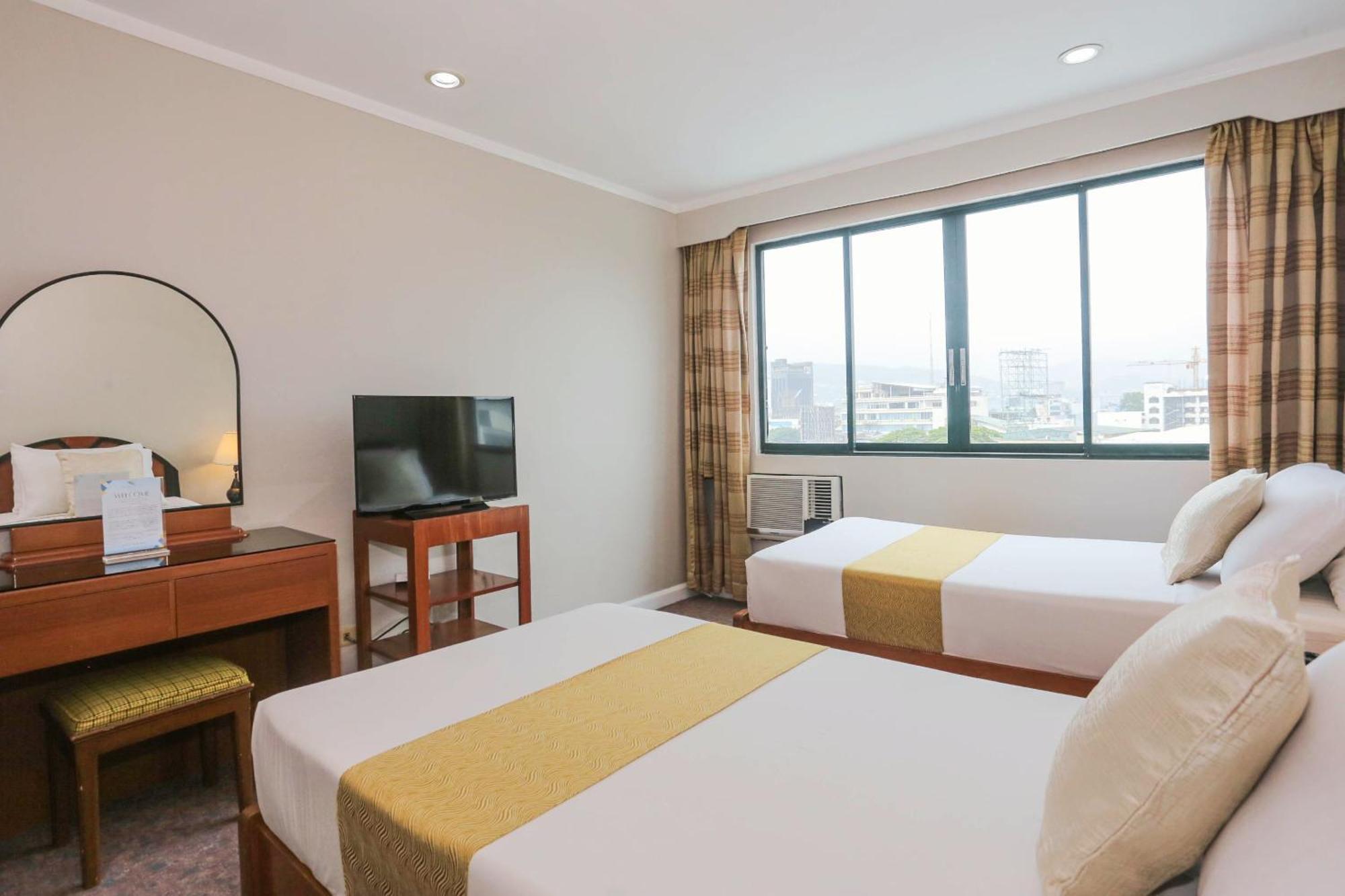 Holiday Plaza Hotel - Cebu Extérieur photo