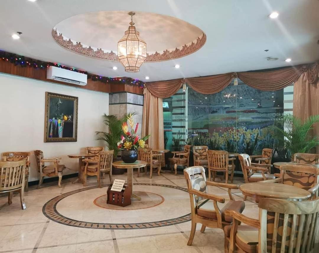 Holiday Plaza Hotel - Cebu Extérieur photo