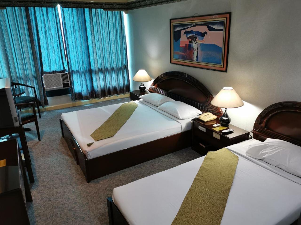 Holiday Plaza Hotel - Cebu Extérieur photo