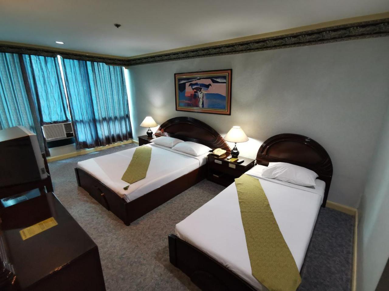 Holiday Plaza Hotel - Cebu Extérieur photo